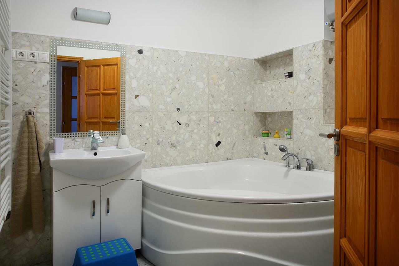 Ecomfort Apartment Kecskemet Bagian luar foto
